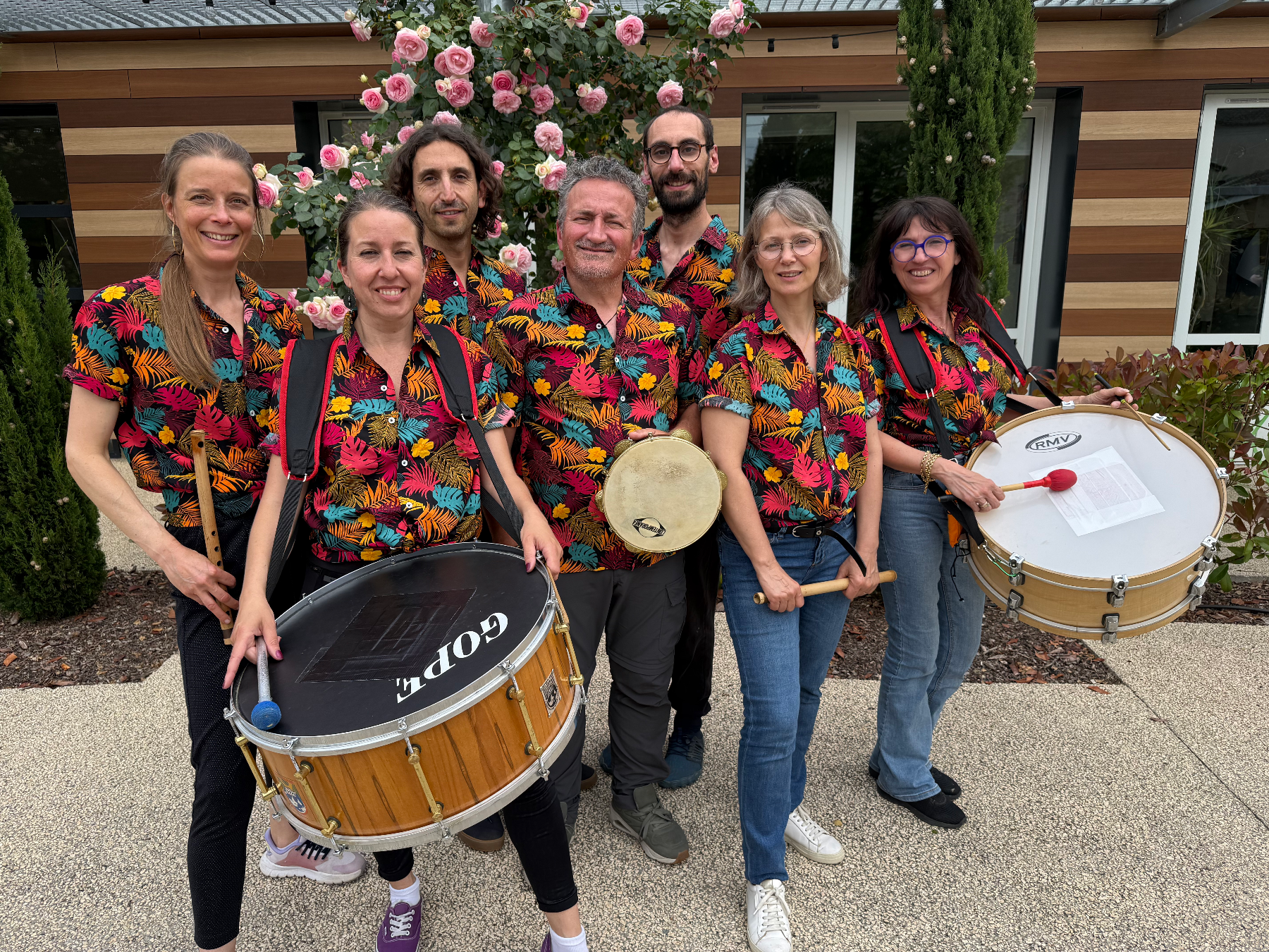 Les Pifomètres en tenue tropicale, formation au complet